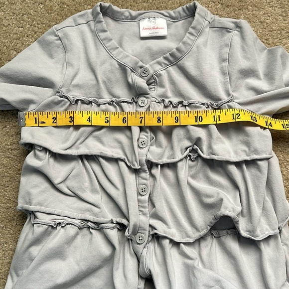 Hanna Andersson Light Gray Girls Button Up with Ruffles Size 130/8 - Picture 4 of 6